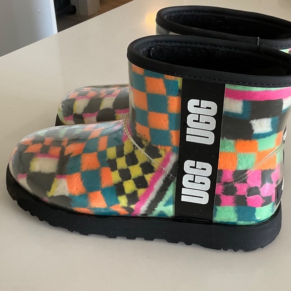 UGG. Clear multicoloured fur rain boot size 9 - Picture 2 of 8